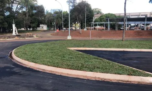 grama em locais publicos